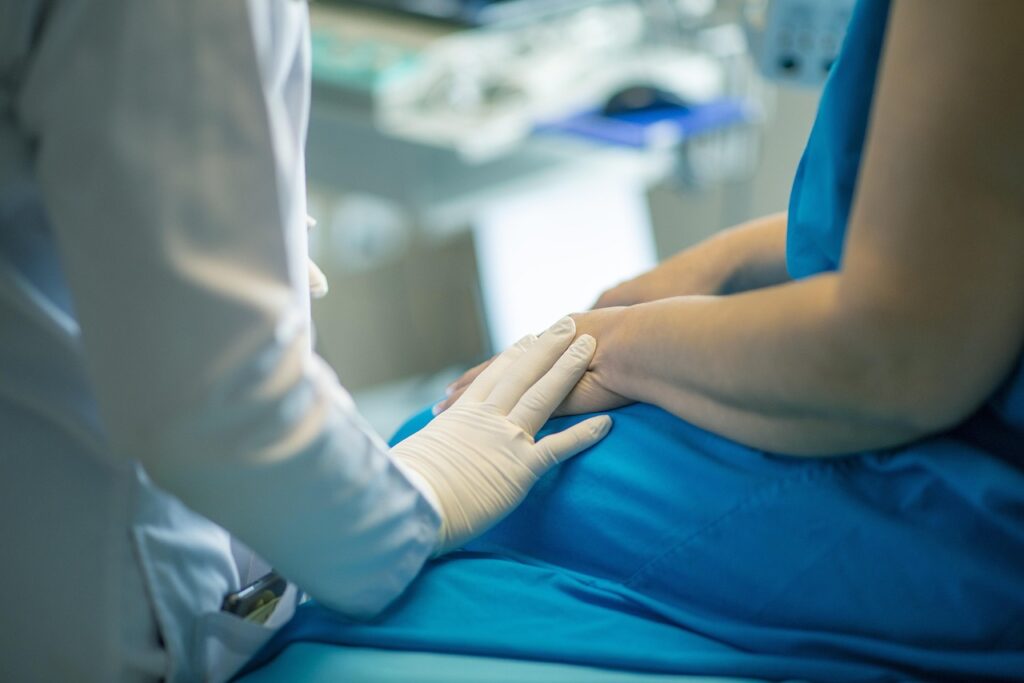 ¿Qué es una clínica de feminización y qué servicios ofrece?