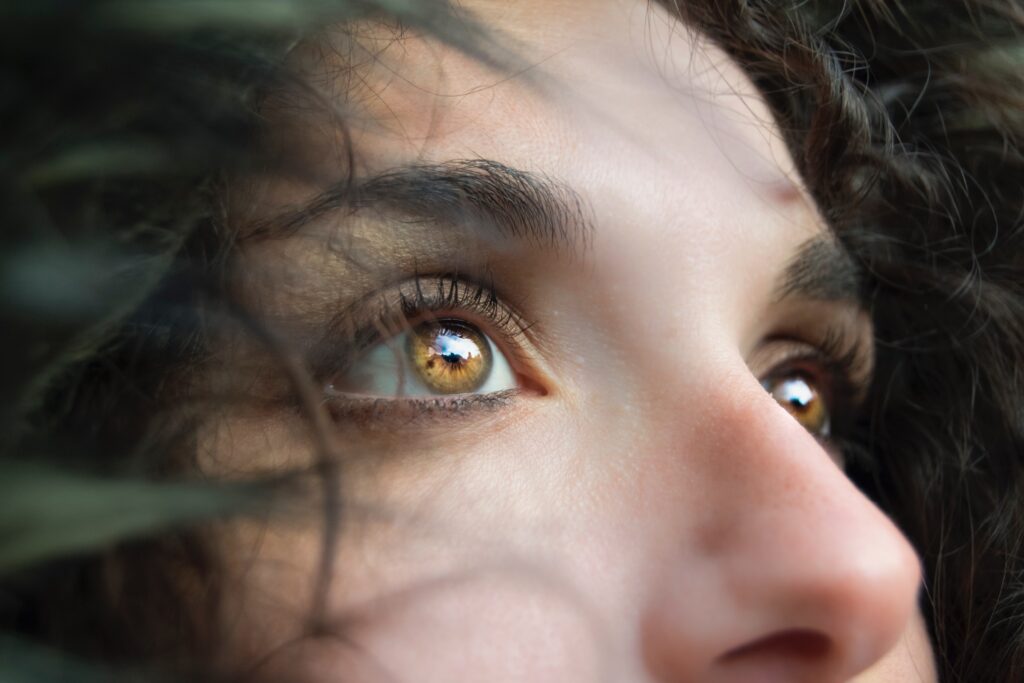 Rinoplastia Femenina: Más Allá de la Estética, la Armonía Facial